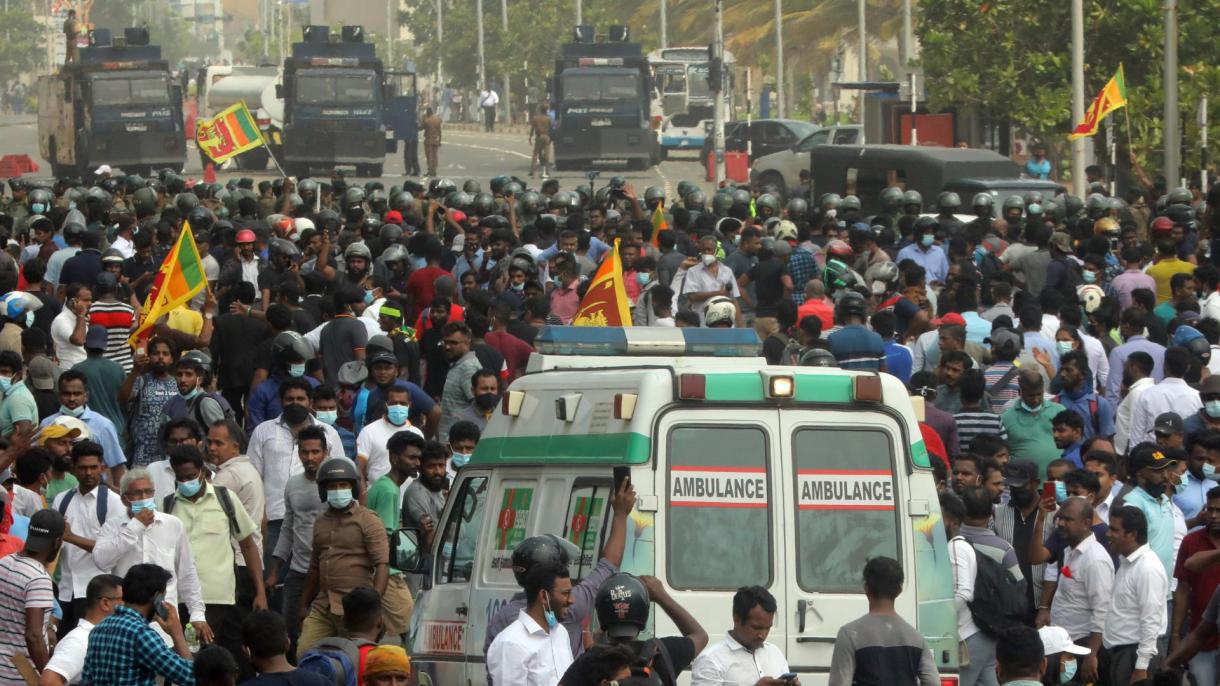 سری لنکا میں مظاہرین اور پولیس کے درمیان جھڑپیں