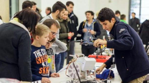 Estudantes turcos são sucesso em feira de robótica