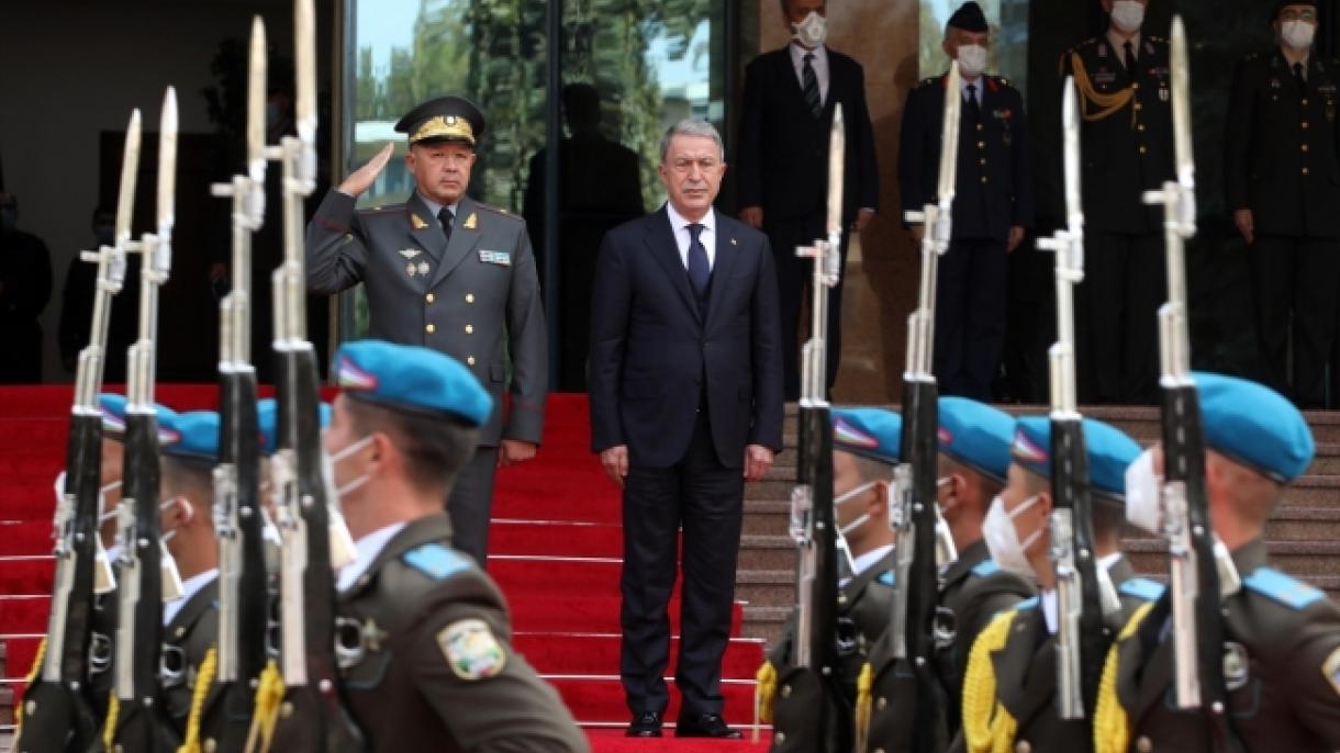 دیدارهای ثمربخش و سازنده وزیر دفاع ملی ترکیه در ازبکستان