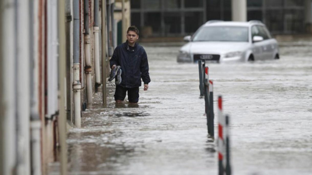 法国莫雷市出现洪灾