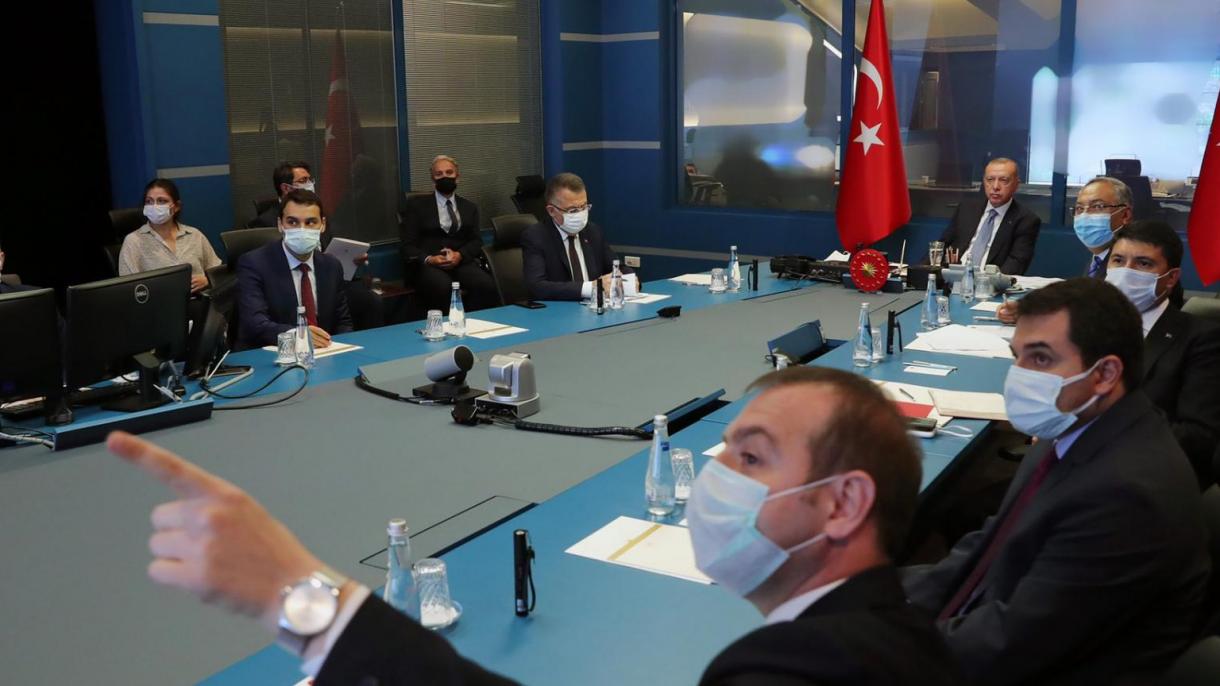 Erdogan visita célula de crisis para informarse sobre los incendios forestales en Turquía