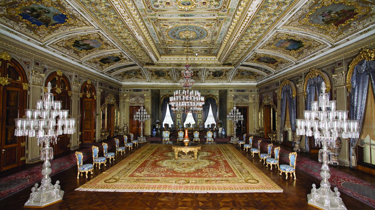 土耳其历史宫殿备受游客关注