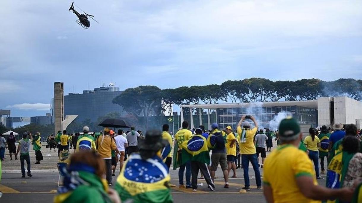 Al menos 300 manifestantes arrestados tras asalto a edificios del Gobierno de Brasil