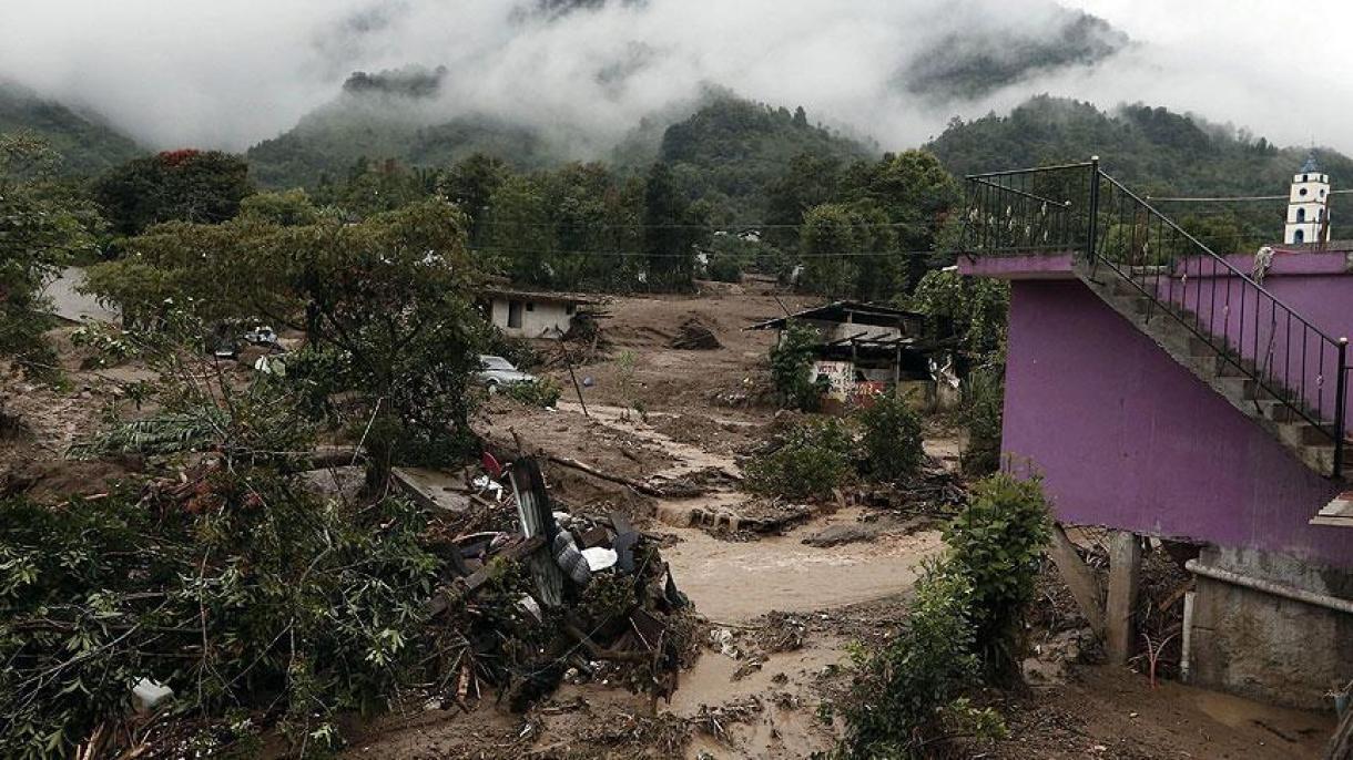 حدود 70 نفر در سیل و طوفان در ویتنام جان باختند