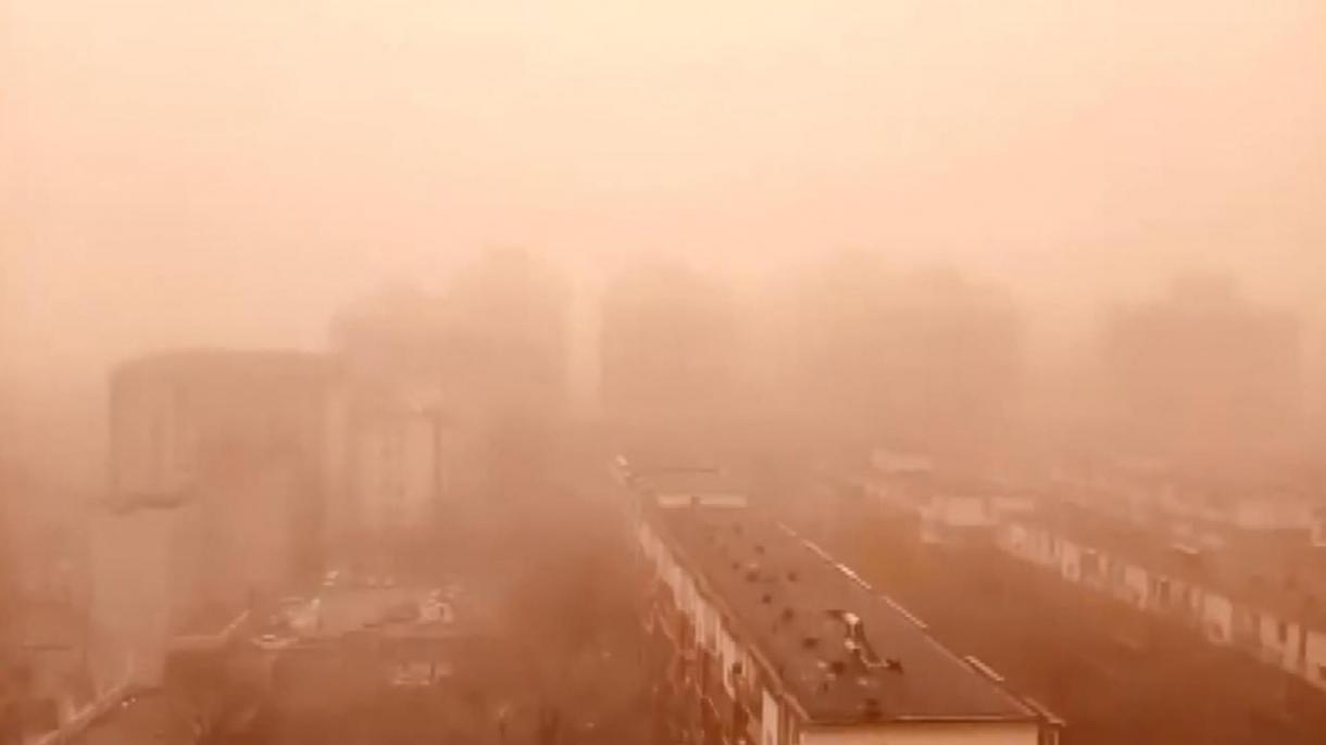 中国青海省遭遇沙尘暴