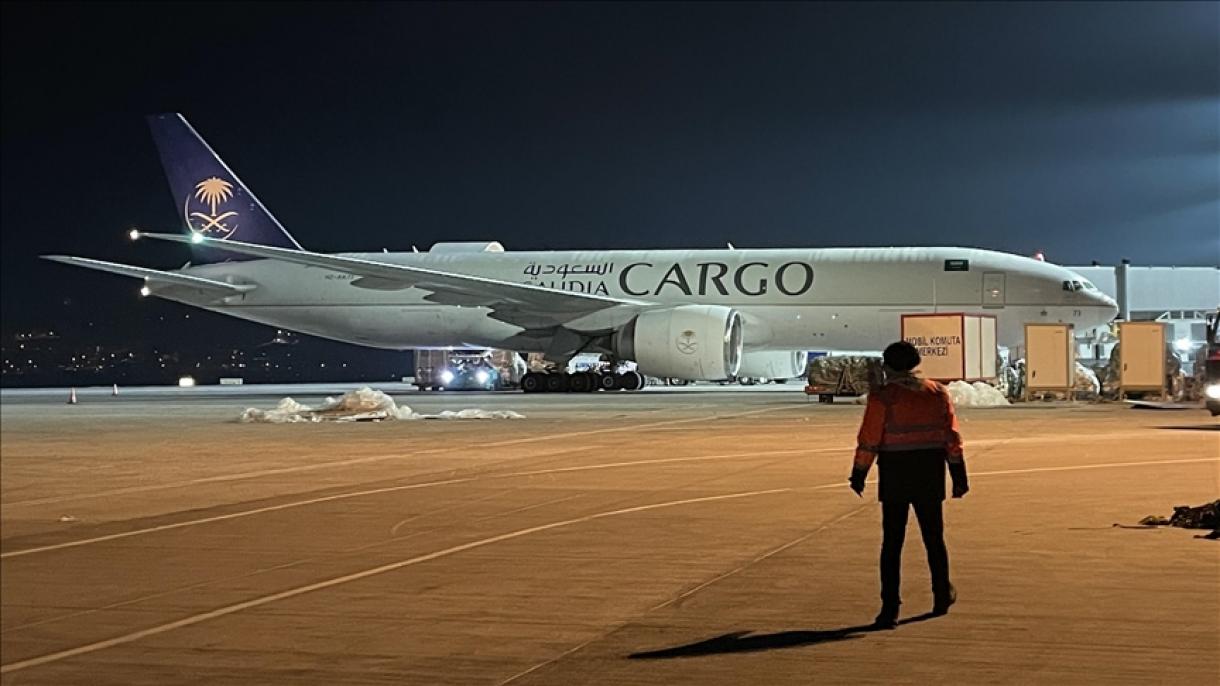 ارسال یک هواپیمای حامل 88 تن کمک‌ به زلزله‌زگان ترکیه توسط عربستان
