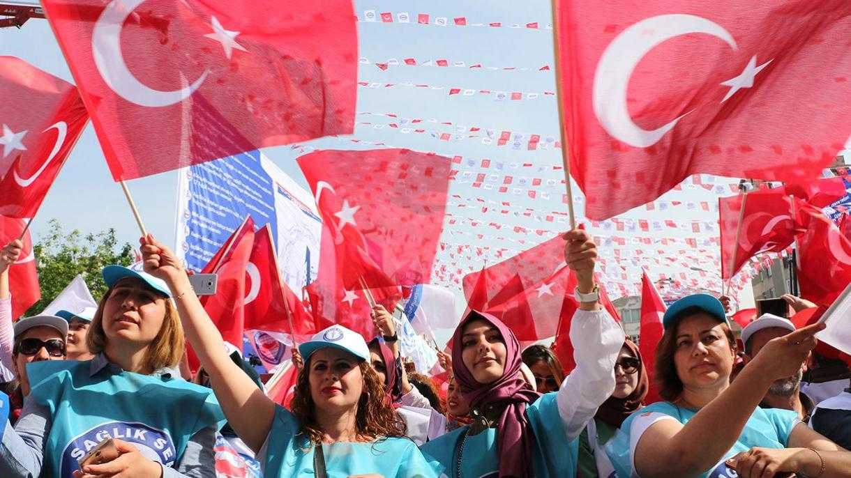 土耳其民众庆祝劳动和团结日