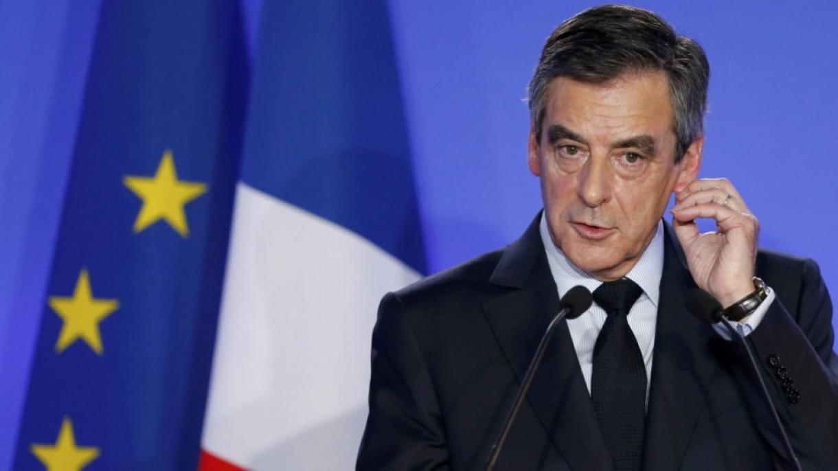 Francia: el candidato presidencial Fillon se disculpa