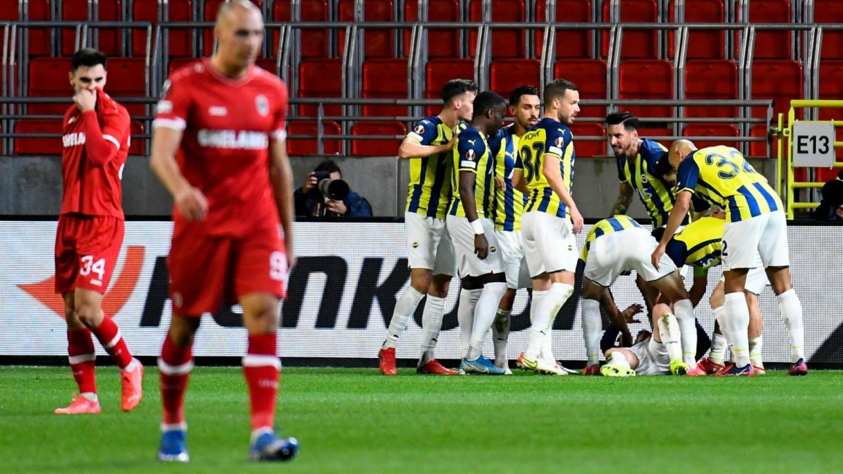 El Fenerbahçe derrotó al Royal Antwerp por 3-0