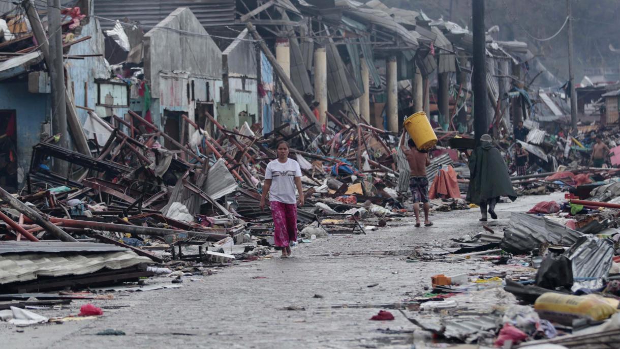سئل‌لرله بوغوشان فیلیپین، بیر ده یانغین فاجعه‌سی باش وئردی