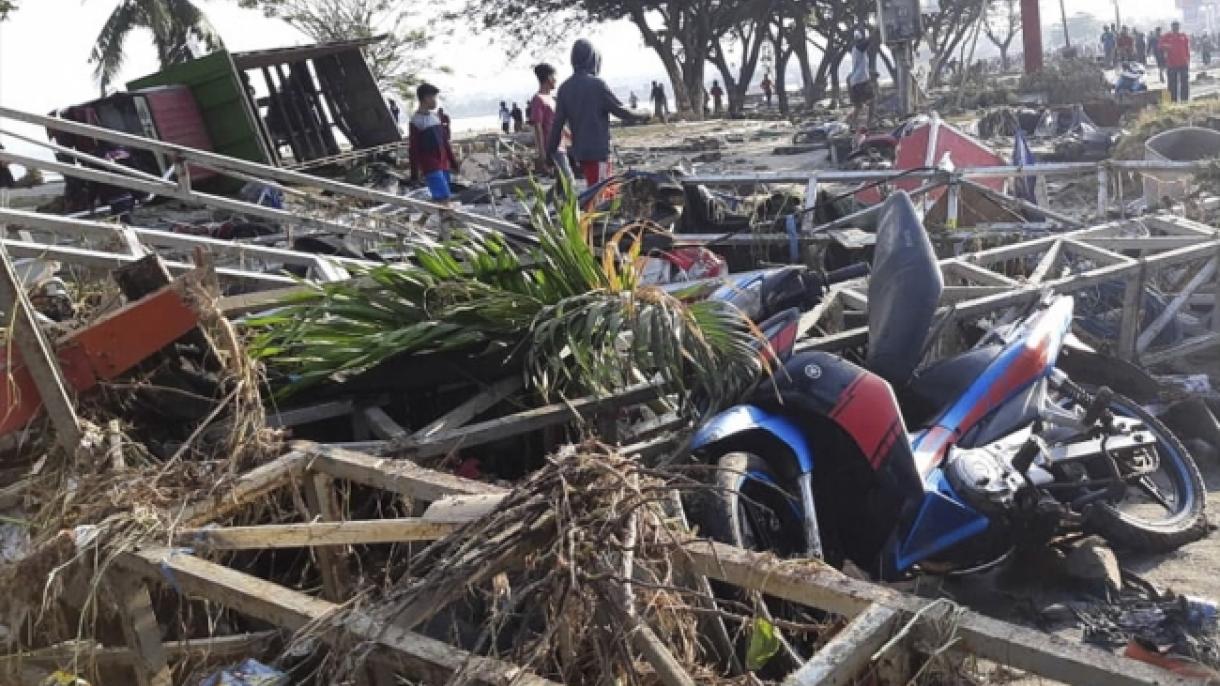 Mais de 300 mortos por forte terremoto e tsunami na Indonésia