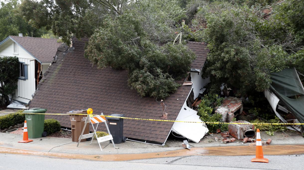 Mueren decenas de personas tras deslizamiento de tierra en California