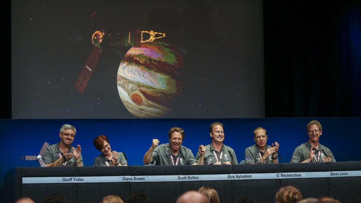 Sonda americana Juno entra na órbita de Júpiter, depois de cinco anos de viagem