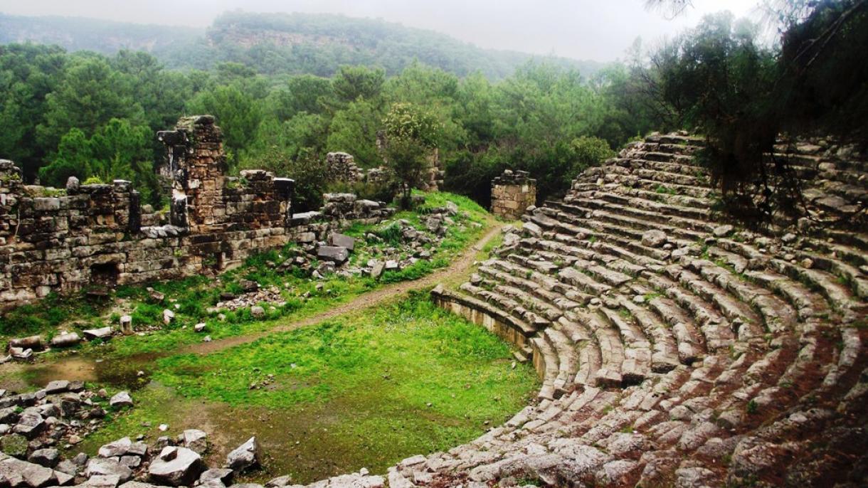 Fasélide, ciudad antigua donde se mezclan la historia y la naturaleza