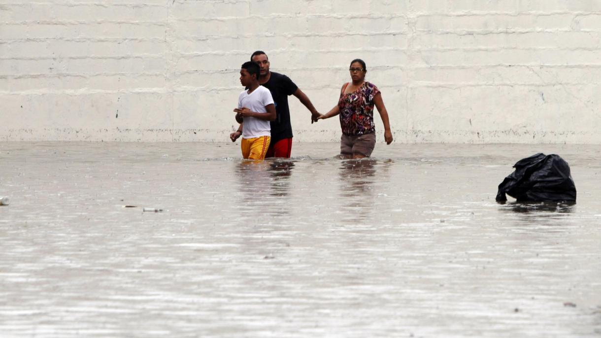 پاناما، سیلاب کی زد میں آتے ہوئے ایک ہی کنبے کے 11 افراد لقمہ اجل