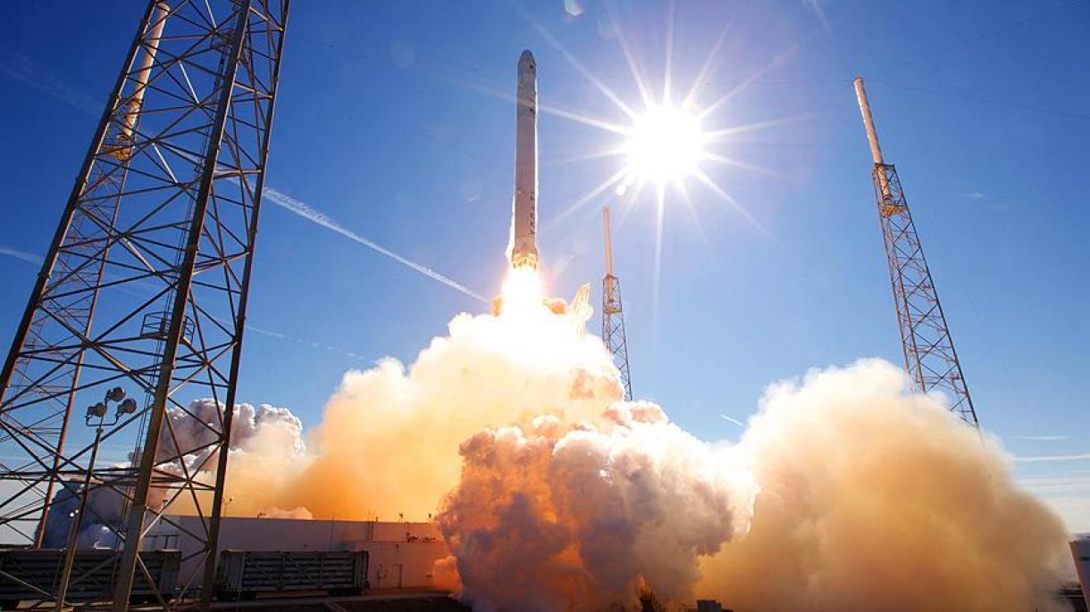 SpaceX ha lanciato stamattina il suo razzo Falcon 9