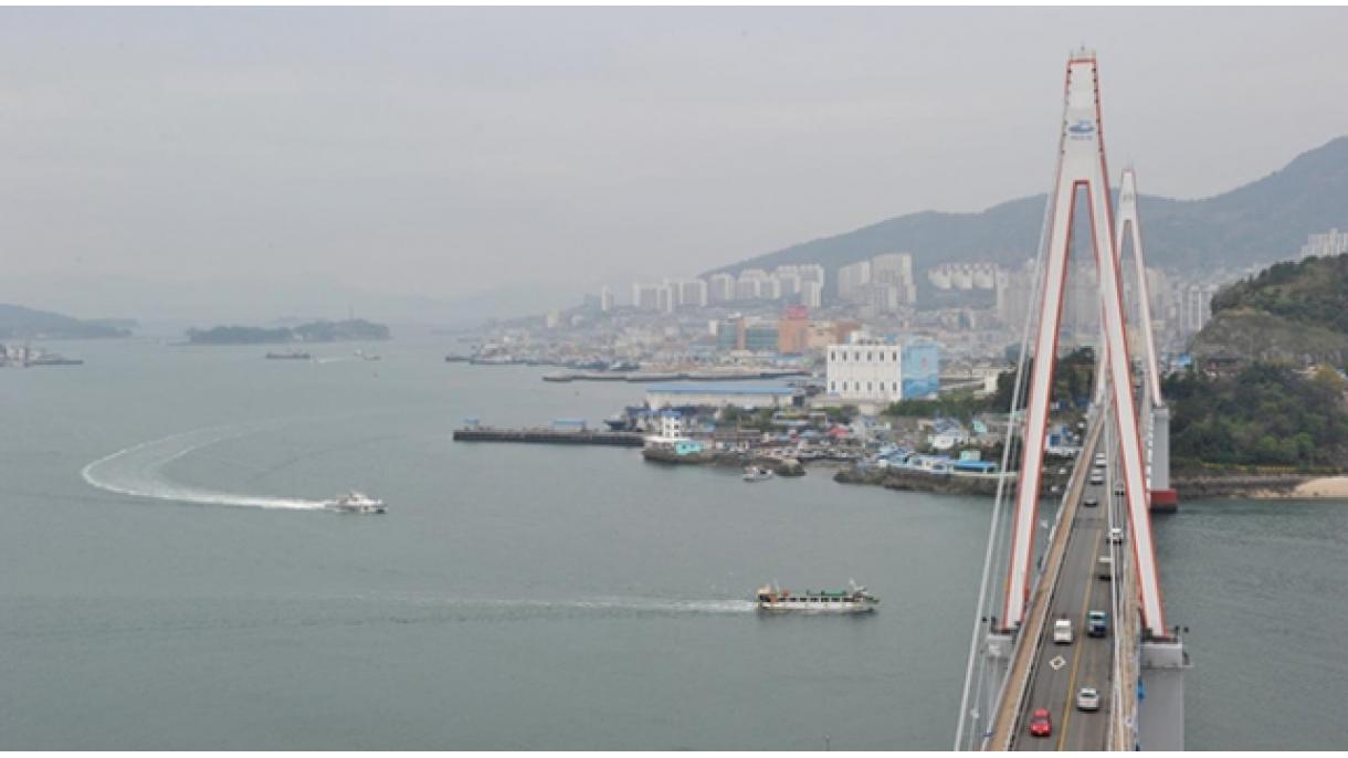 韩国扣押一艘向朝鲜输送石油产品的香港船只