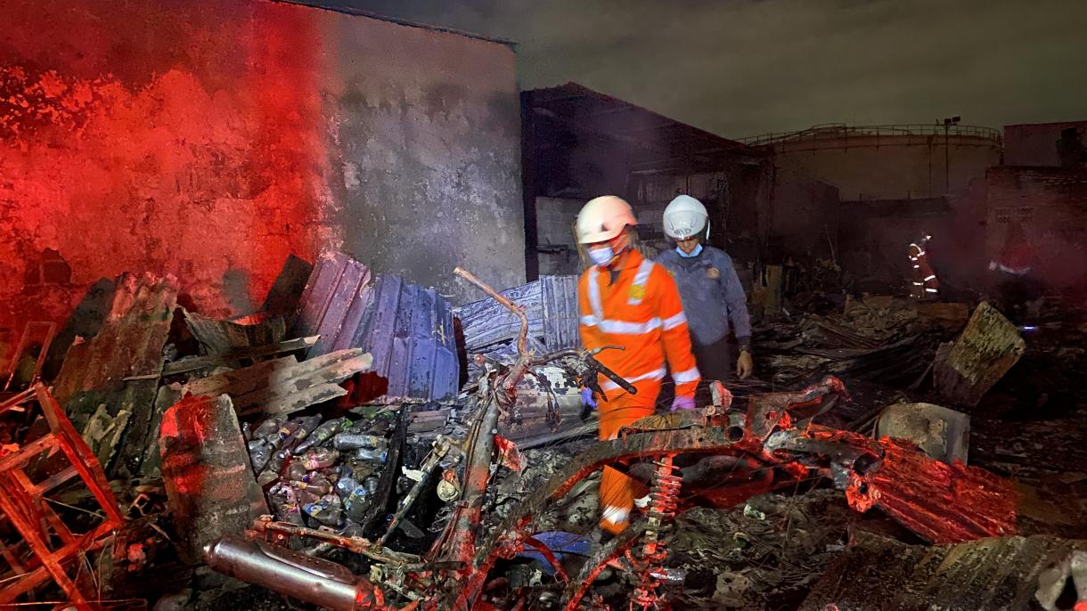 17 загинали и 50 ранени при пожар в депо за гориво в Джакарта