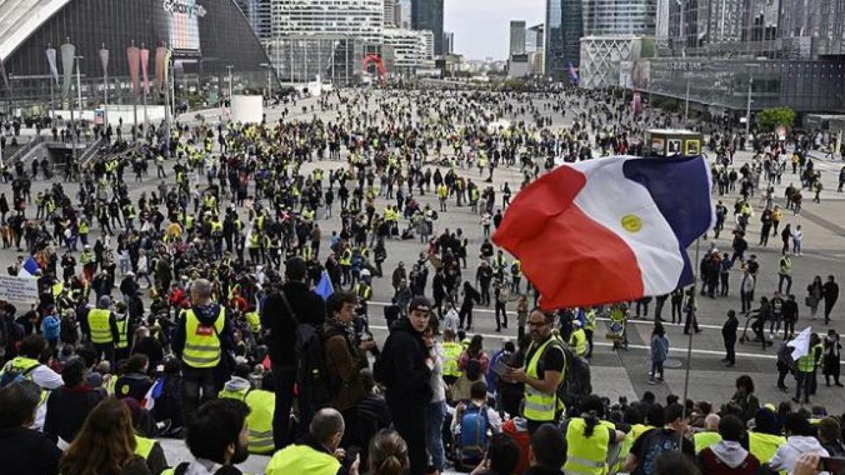 فرانس میں ییلو جیکٹ مظاہرین دوبارہ سڑکوں پر نکل آئے