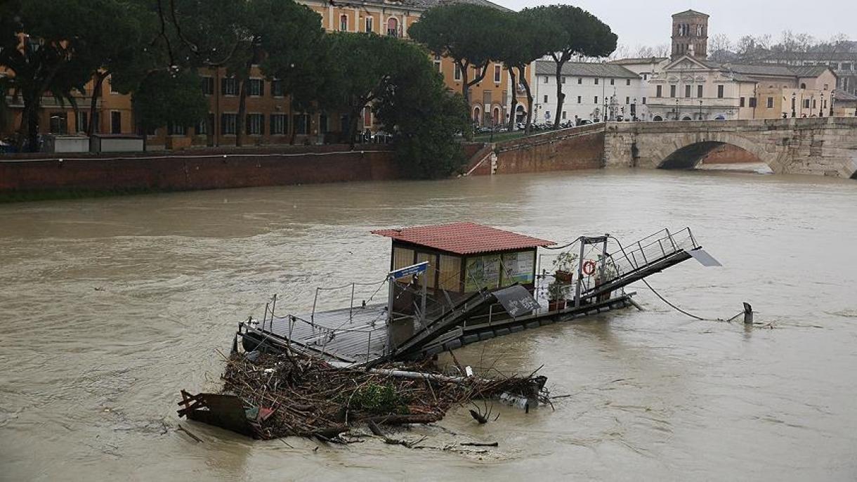 意大利洪灾导致10人丧生