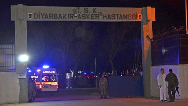 Três soldados mortos e 24 feridos em Diyarbakir