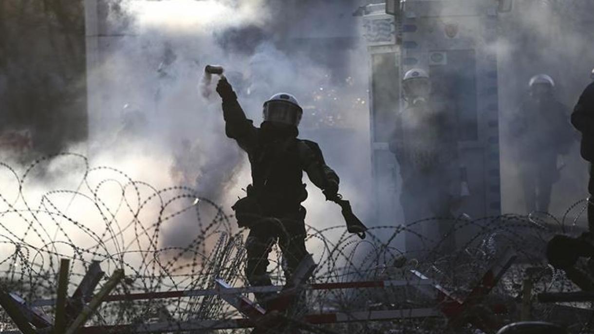 ذخیره  گاز اشک آور تشکیلات پلیس یونان رو به اتمام است