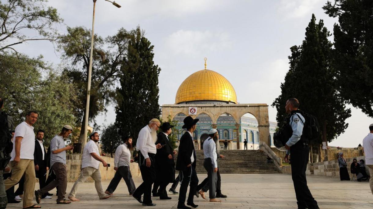 حمله یهودیان افراطی با حمایت پلیس اسرائیل به مسجد الاقصی