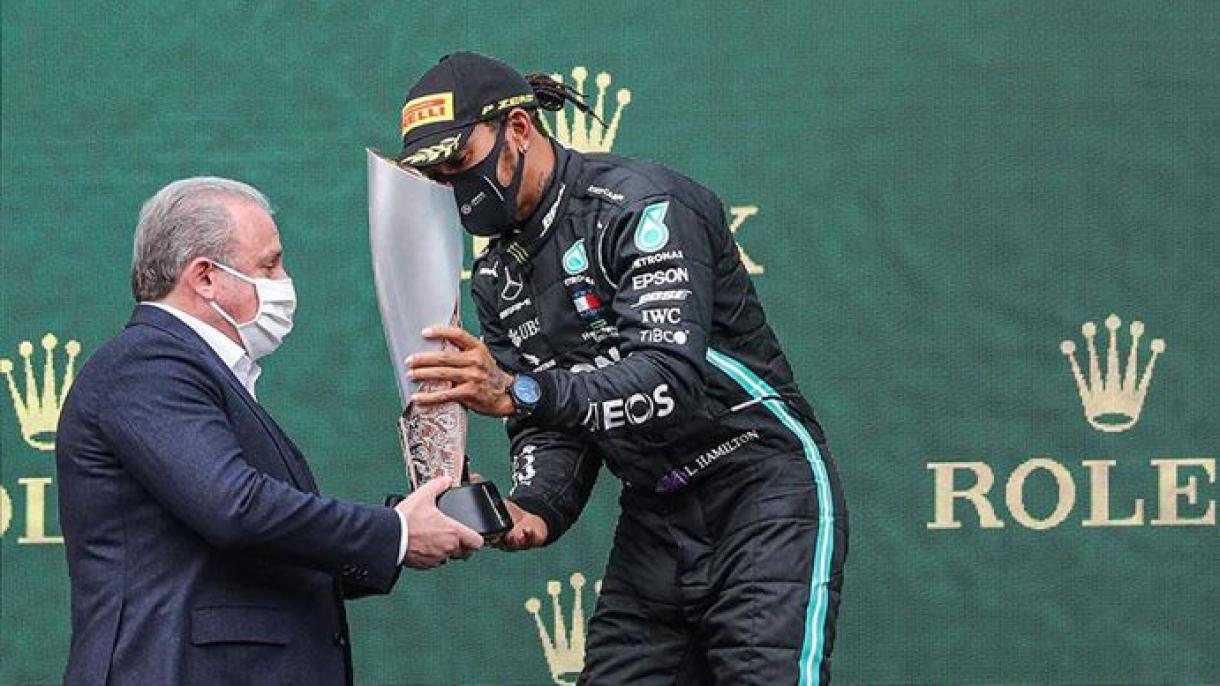 Şentop gratulált Lewis Hamiltonnak