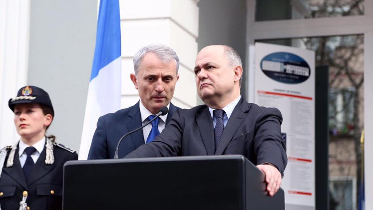 Ministro do Interior francês demite-se após investigação sobre irregularidades