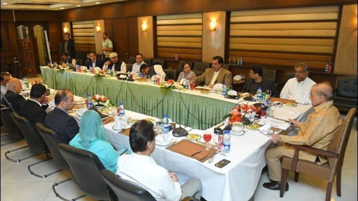پاکستان کی وفاقی کابینہ کا اجلاس جاری، لوڈشیڈنگ پر قابو پانے کے لیے اہم فیصلے متوقع