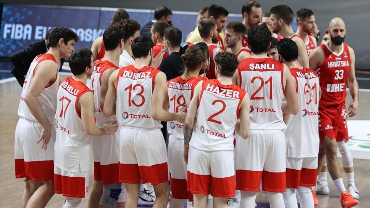 A török kosárlabda-válogatott győztes utolsó meccsben