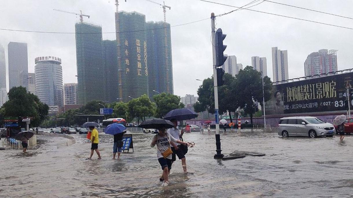 چین میں شدید بارشوں کے نتیجے میں کم از کم 140افراد ہلاک