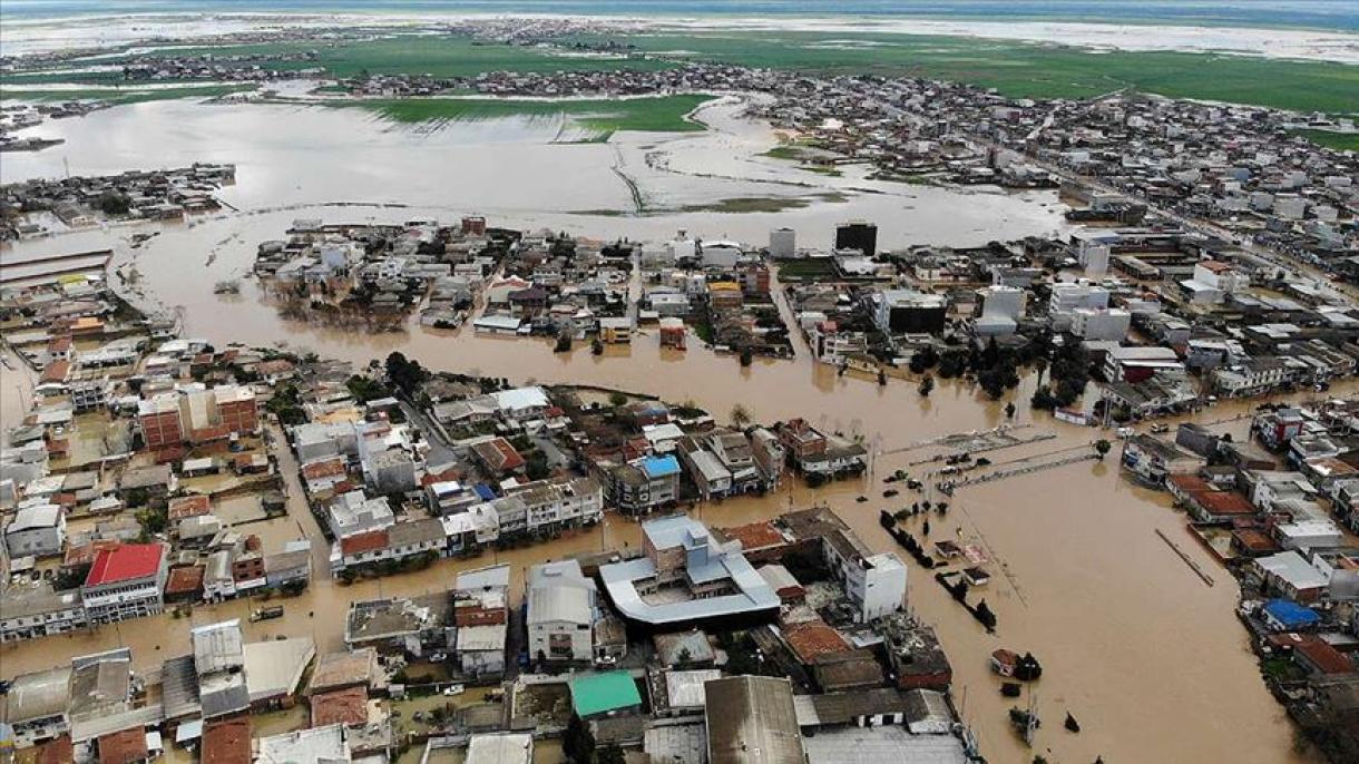 Sube a 76 el número de víctimas mortales de las inundaciones en Irán