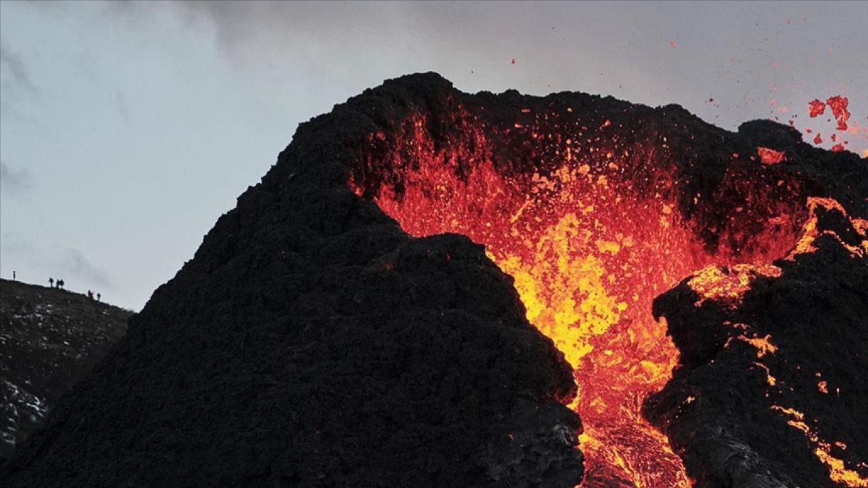 冰岛雷克雅内斯半岛一火山爆炸