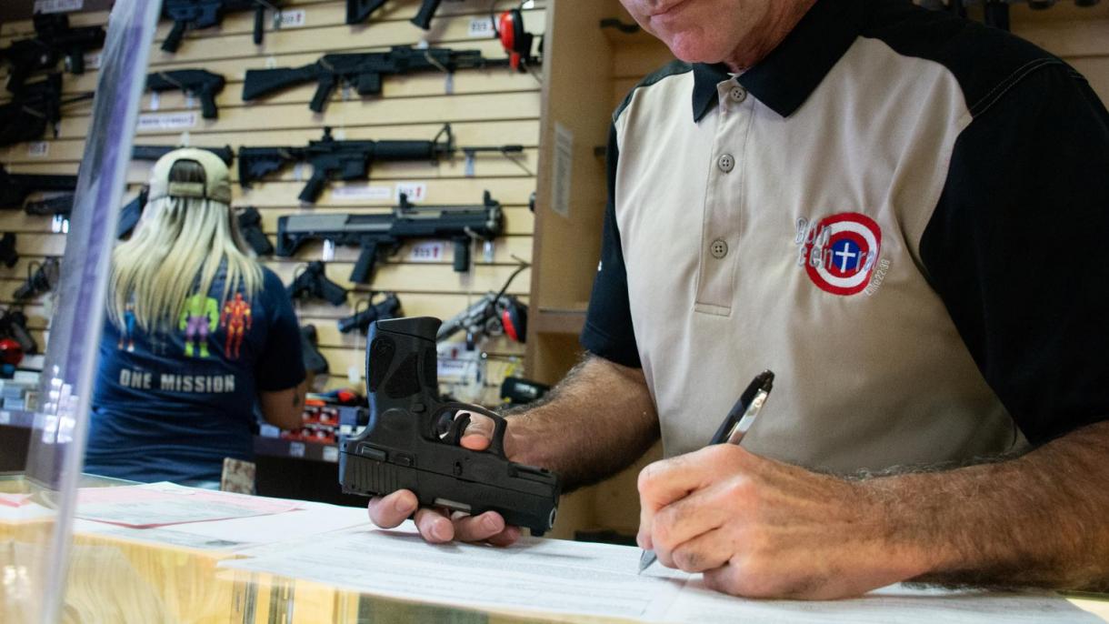 Projeto que permite o porte de armas sem licença é aprovado no Texas, EUA