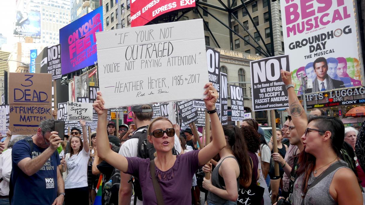 美国多个城市举行抗议种族主义游行示威