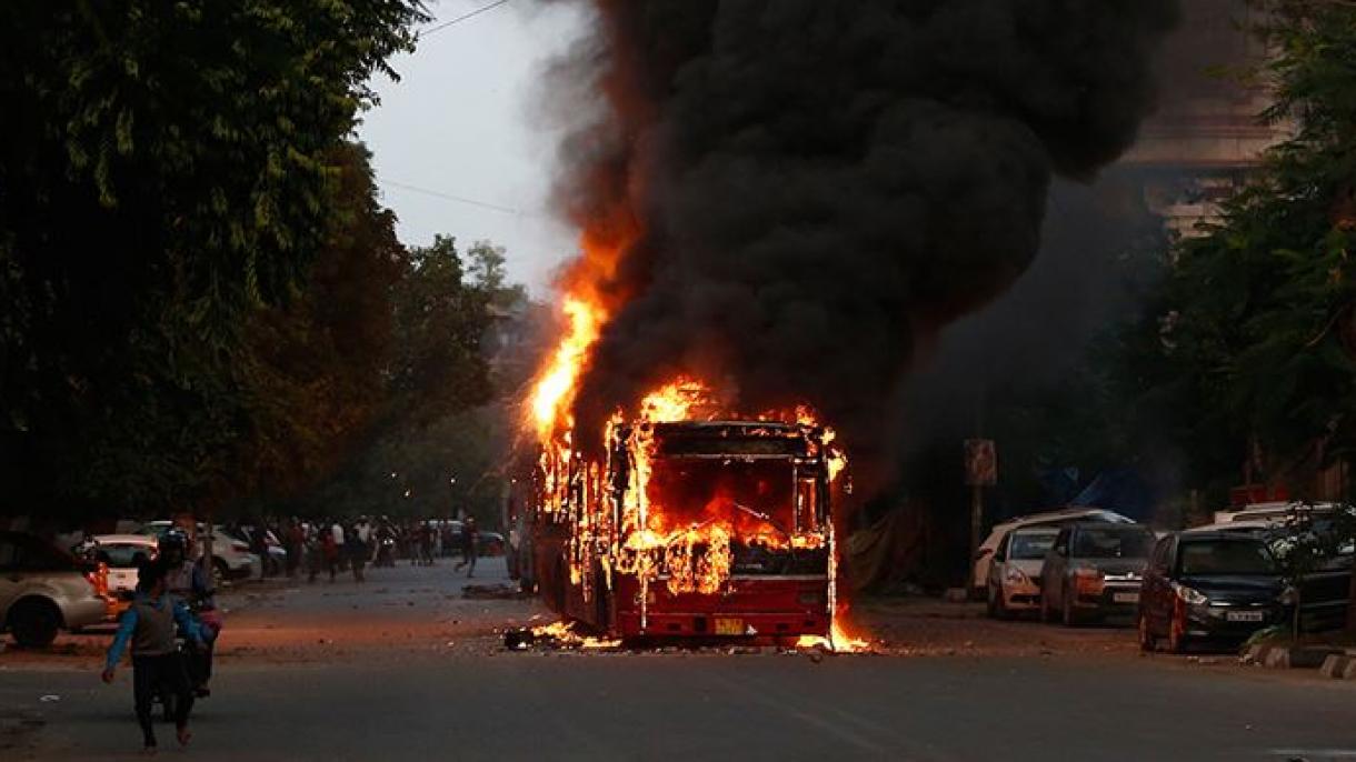 پورا بھارت آگ کے شعلوں کی لپیٹ میں،27 افراد کی ہلاکت پر بھی وزیراعظم مودی چین کی بانسری بجا رہے ہیں