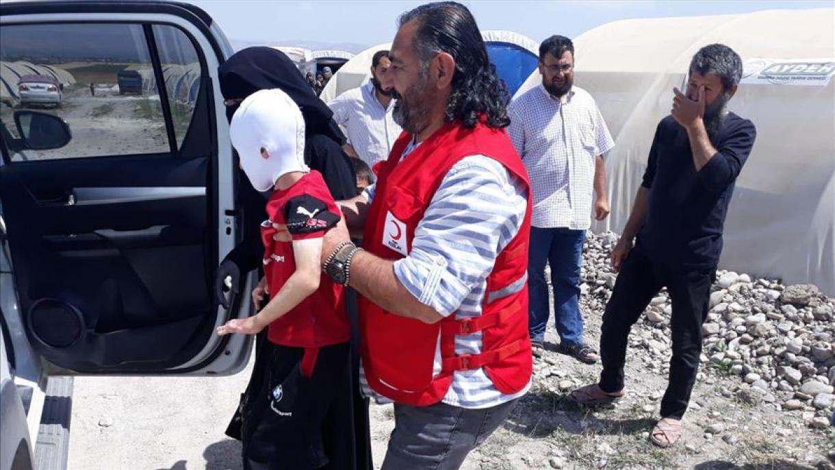 Menino sírio ferido em campo de refugiados receberá tratamento na Turquia