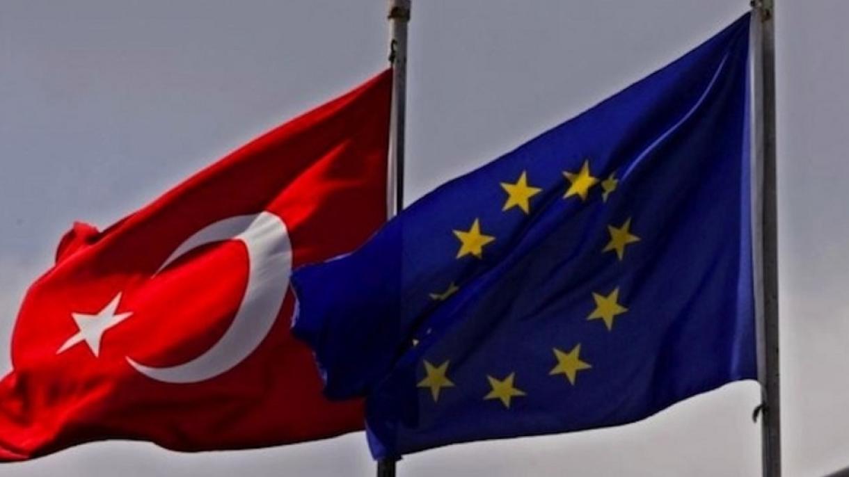 A UE irá rever o acordo aduaneiro assinado com a Turquia em 1 995