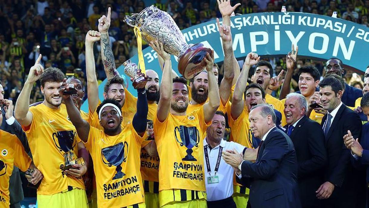 Fenerbahçe derrota Anadolu Efes por 77-69 na 32ª Copa Presidencial Masculina