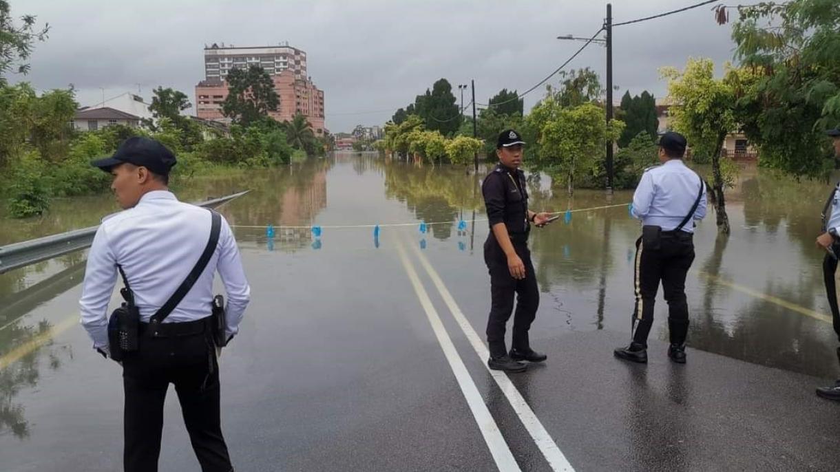 马来西亚洪灾已致3人死亡