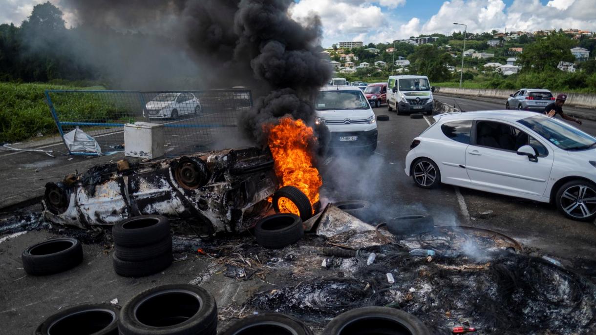 Manifestations anti-pass sanitaire : un couvre-feu décrété en Martinique