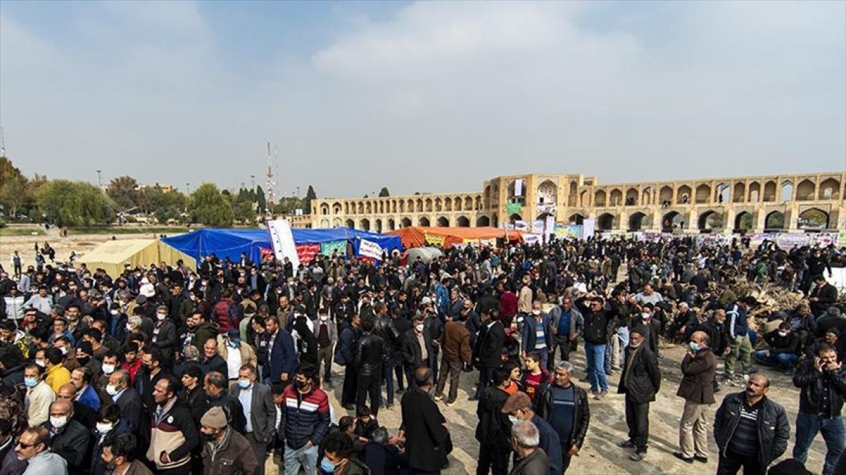 کشاورزان اصفهان در اعتراض به خشک شدن زاینده رود تجمع اعتراضی برگزار کردند