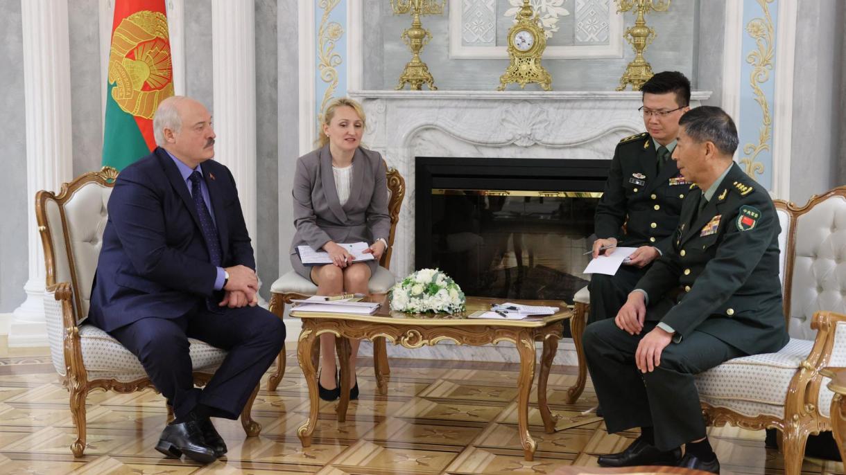Китайския министър на отбраната Ли Шанфу се срещна с президента на Беларус Александър Лукашенко