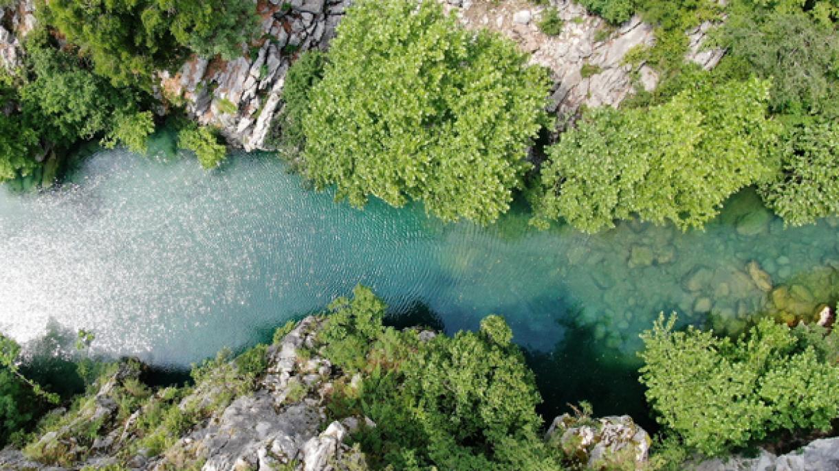 O cânion de Kanlıbüvet enfeitiça os amantes da natureza