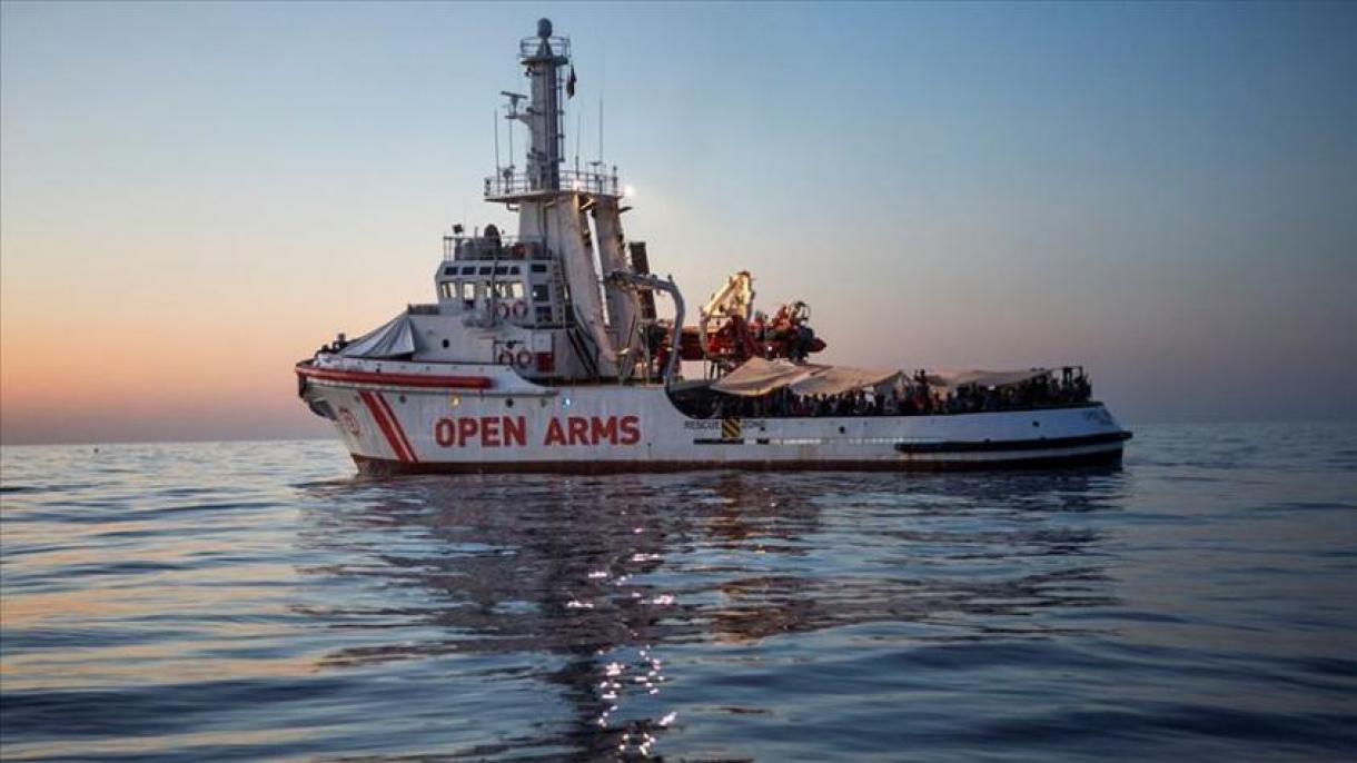 Desembarcados 13 inmigrantes del “Open Arms” en Lampedusa