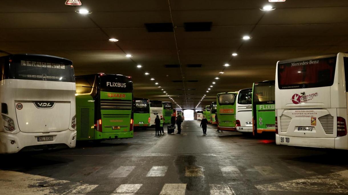法国公交车司机继续举行大罢工