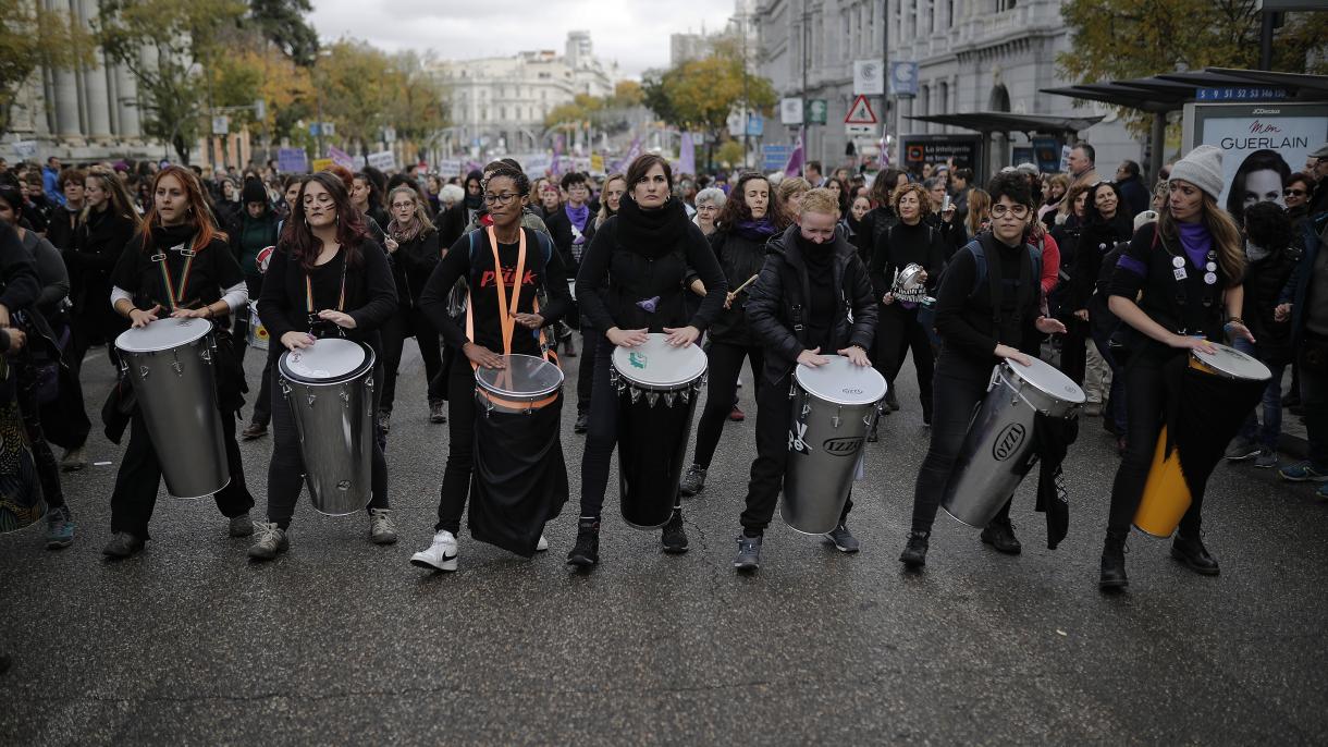 راهپیمایی «روز جهانی مبارزه با خشونت علیه زنان» در مادرید