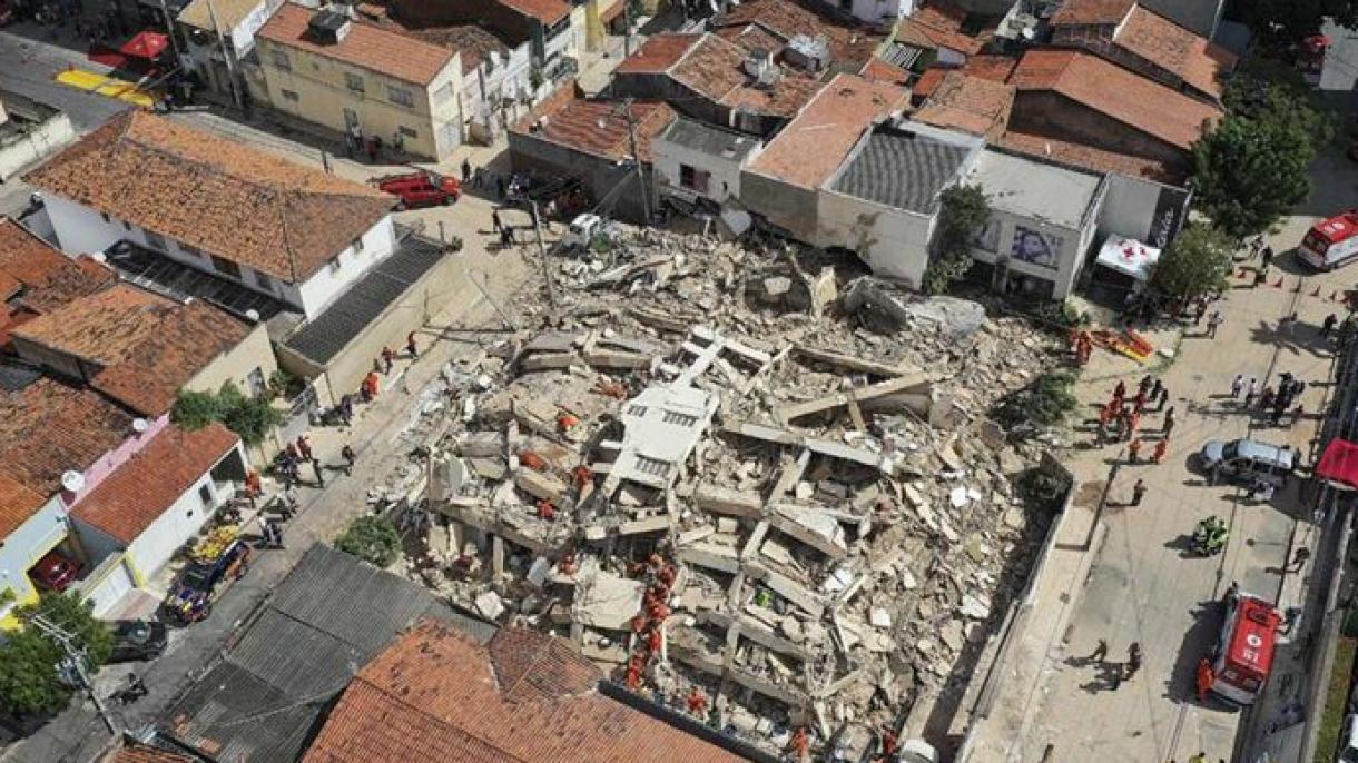 В Бразилия е рухнала 7 етажна сграда...