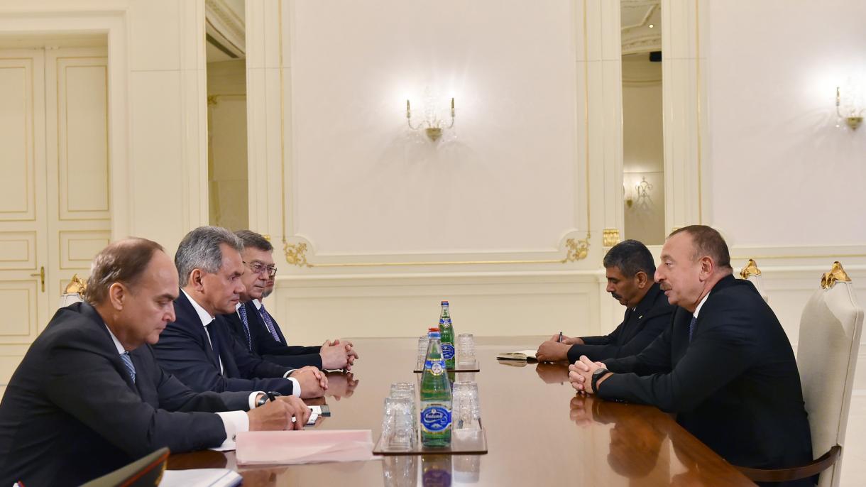 俄国防部长访问阿塞拜疆